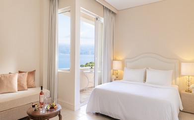 https://ohmydream.club/storage/media/uploads/Corfu/Eva_Palace_Grecotel_Luxury_Beach_Resort/DOUBLE_GUESTROOM_SIDE_SEA _VIEW/PREV/649963992f630.jpg